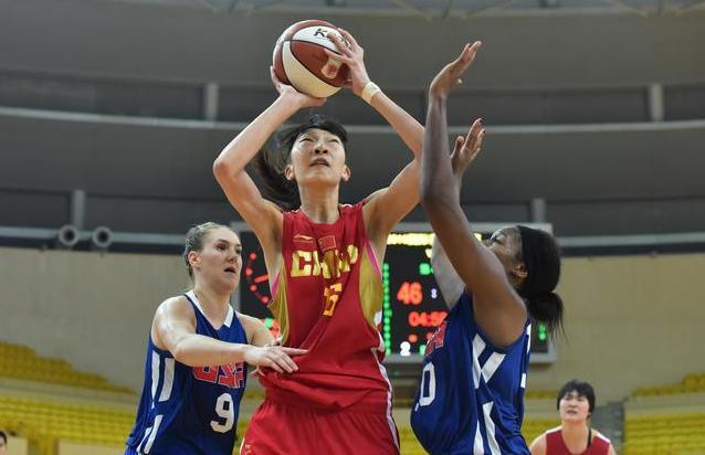 中国女姚明横空出世, 18岁高2米05, 世青赛打