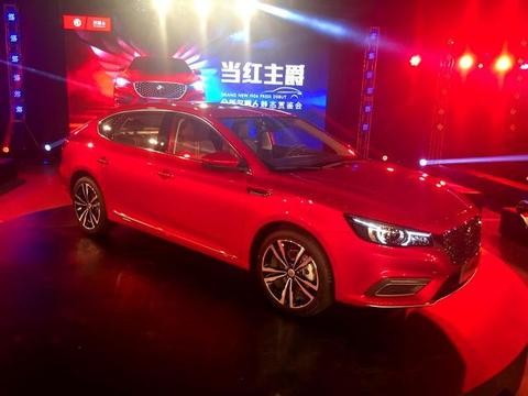 全新名爵6正式亮相 1.5T 发动机配合红黑内饰 热情如火