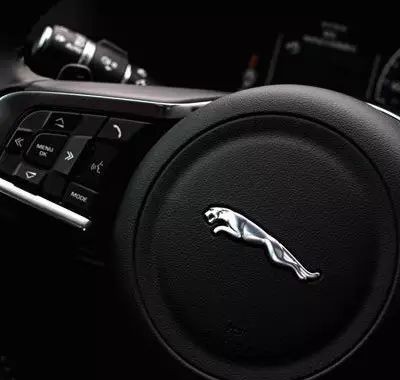 谁说颠覆之后无传统？捷豹XFL总可以用科技搞事情~