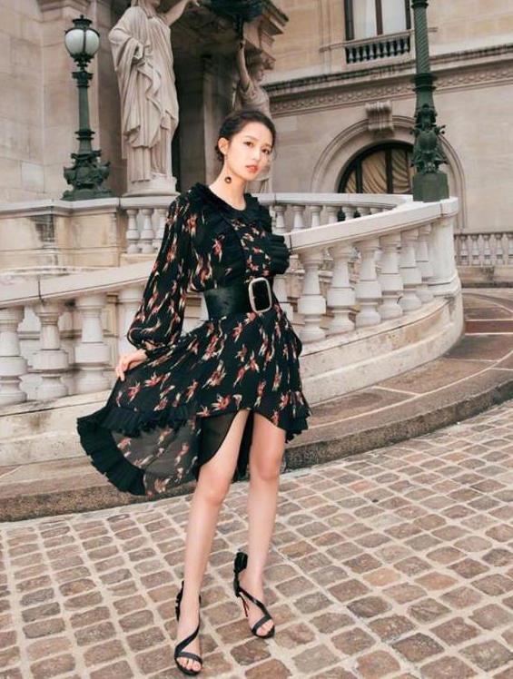 小花李沁撞衫大花杨幂,一个成仙女一个是舞女,你觉得呢?