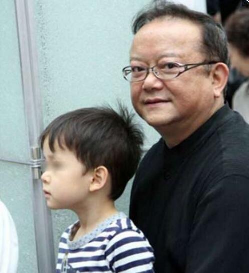 50岁侯勇69岁王刚3任妻子越来越年轻 晚来婚潮成娱乐圈新宠？