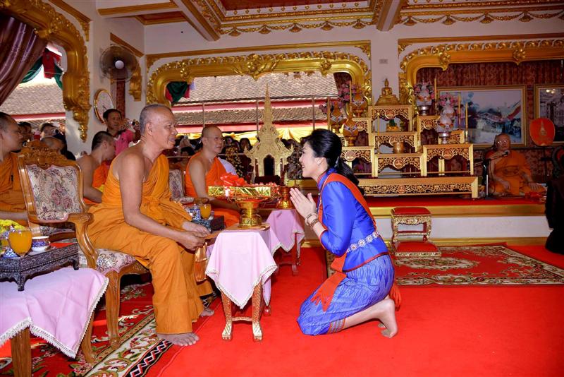 实拍:英拉罕见日常照片被忽视的细节,英拉女士