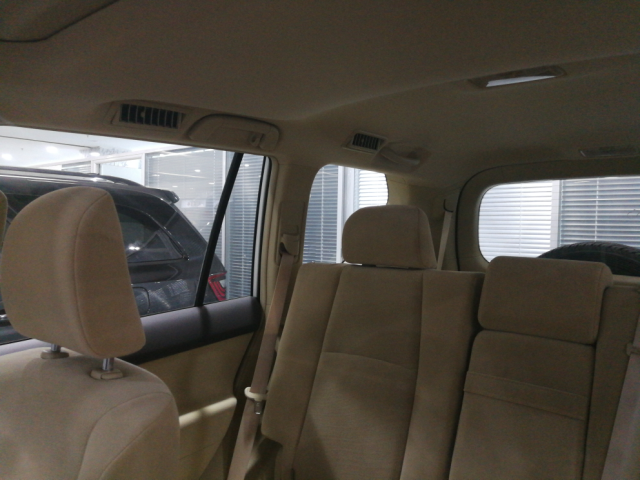 17款霸道2700中东版底挂冰箱盖版车身稳重型SUV