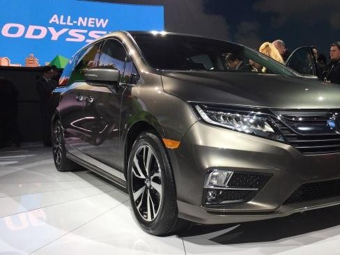 鼻祖MPV换代，全球第一横置10AT，颜值不输埃尔法，仅19万要火