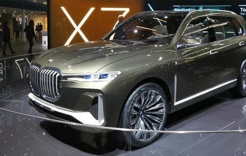 宝马最大的SUV，配2个大龅牙，车内的1根水晶鸡腿够玩一年！