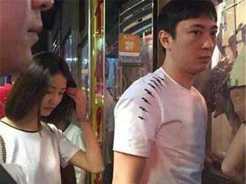 身价60亿的王思聪带新女友游玩，自己没带车，直接租一辆豪车！