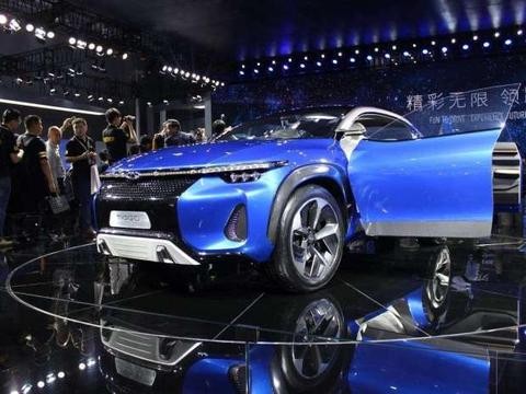 奇瑞轿跑SUV, 前脸带LED项链, 内饰堪比奔驰, 高逼格不输宝马X6