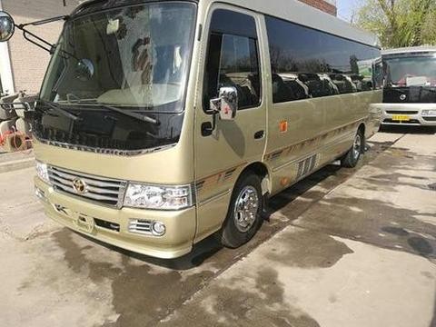 让舒适一路共享 丰田考斯特12座家庭旅行版商务车改装埃尔法座椅