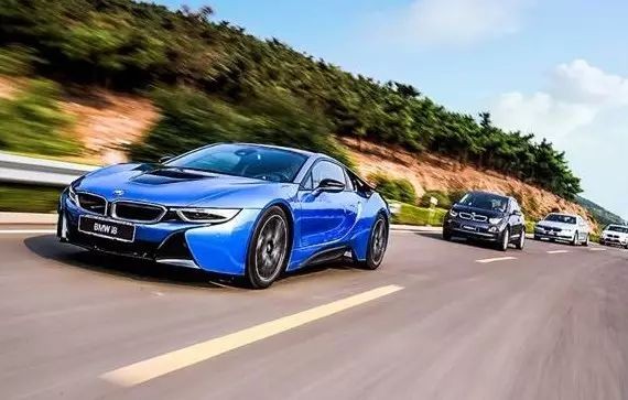 试驾丨关于驾驶乐趣这件事，BMW加上一个i依然在线