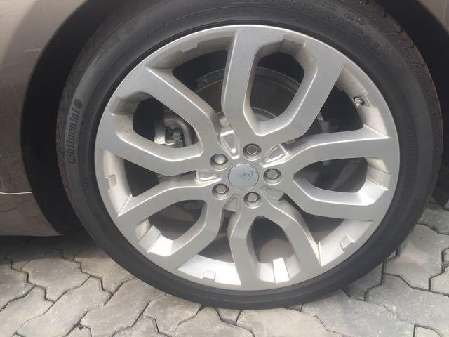 香港买个车办两地车牌80万,老何天津提路虎揽