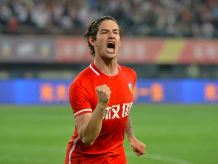 又一大牌重拾自信,若返欧洲2亿起,中国足球雄