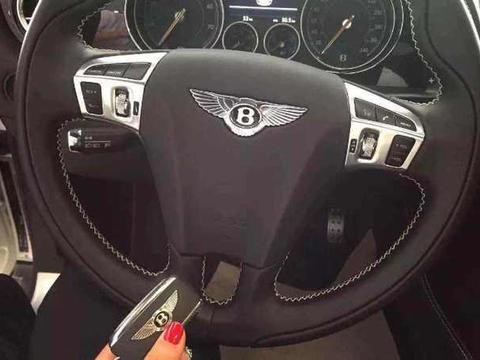 富二代回国第一天就买车，刷卡三百万提宾利欧陆，坦言只是买菜用