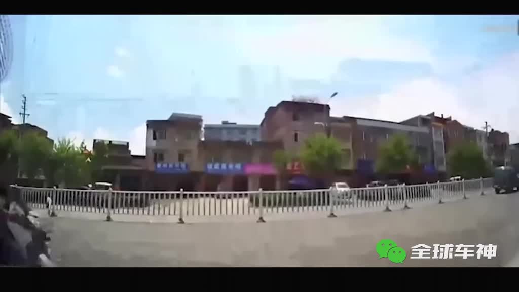 下班开车回家，谁知遇到电动车逆行，而且还被大妈臭骂了一顿！