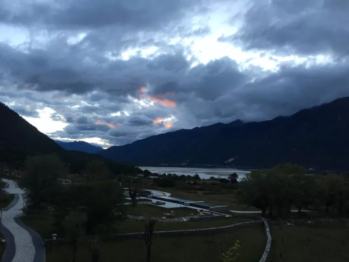 谁说去西藏要越野车还要十天半个月,五天加一辆轿车就够了