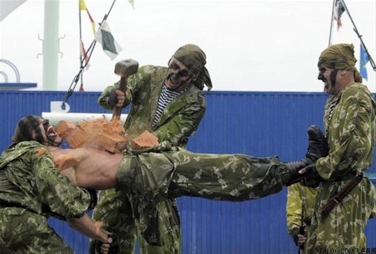 特种兵的残酷训练方式,不小心就送命了,真吓人