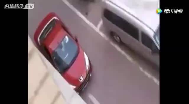 家里车多，不常开这辆敞篷跑车，一开就派上用场了， 迷之微笑趣味无限大集合...