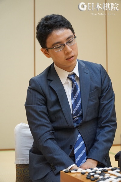 井山裕太、一力辽“十番棋”打响 天元战首局仍是“力不能攀山”