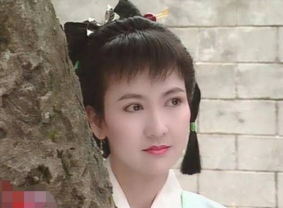 演青蛇的女明星陈美琪最经典,陈紫函最淘气,张曼玉是演的狐狸精