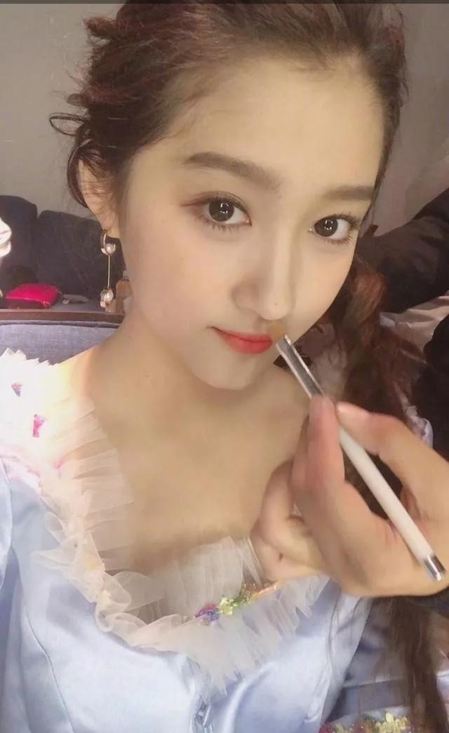 关晓彤和她神似！或者这是鹿晗喜欢晓彤的原因？