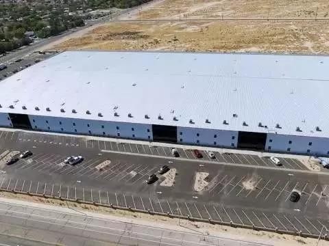 比亚迪在北美，建成最大电动大巴工厂！