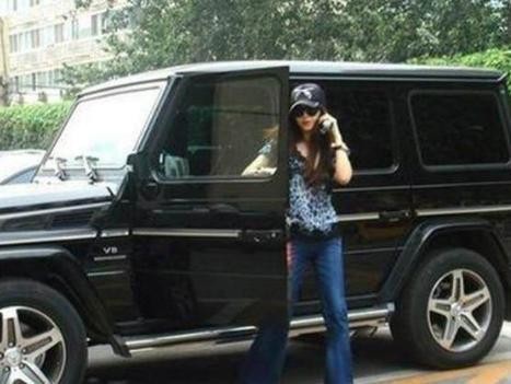 开大奔的女人不简单，女神们的座驾“车如其人”？