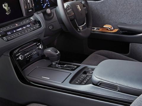 百年历史，豪华程度不输劳斯莱斯，全新混动系统格调完虐奔驰S级