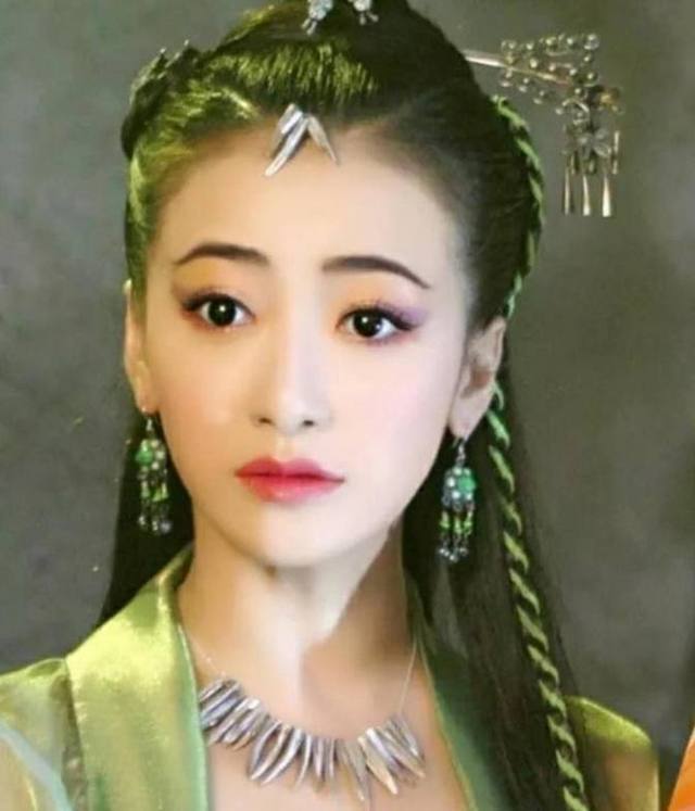 演青蛇的女明星陈美琪最经典,陈紫函最淘气,张曼玉是演的狐狸精