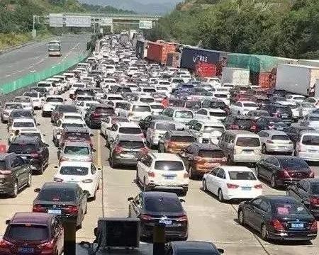 买皇冠不如买它，顶配不到30万却拥有百万级豪车的配置