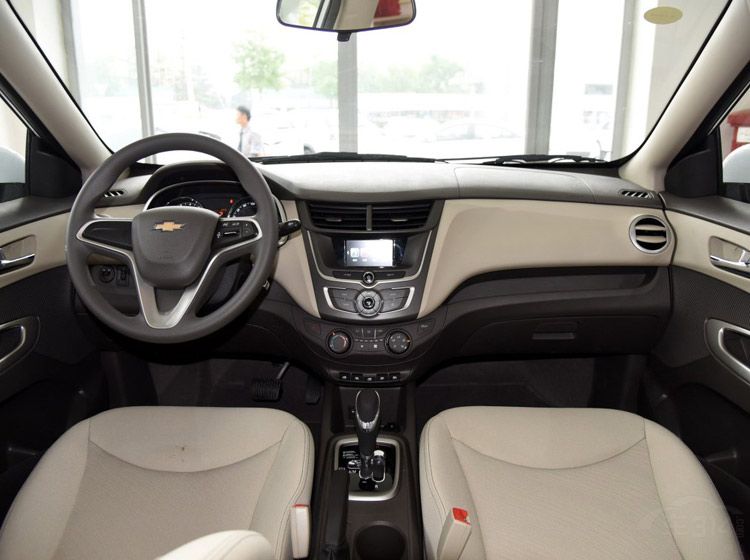 便宜到无法想象!谁才是小型车的当家人?看全新瑞纳对比赛欧