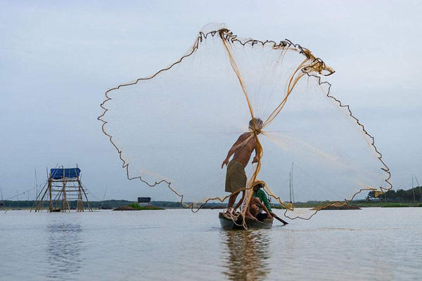 农村摸鱼捉虾的几种工具,简单实用抓野生鱼虾