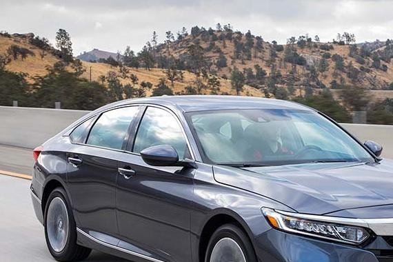 重磅！8代凯美瑞对决10代雅阁，2.5L比不过1.5T？