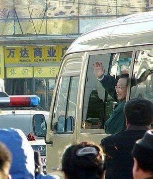 相见恨晚的感觉！四川丰田柯斯达中巴改装版12座13座16座接待车