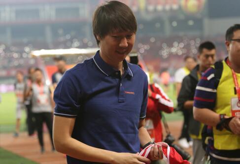 国足领队李铁去武汉卓尔任职了, 他为什么不辞