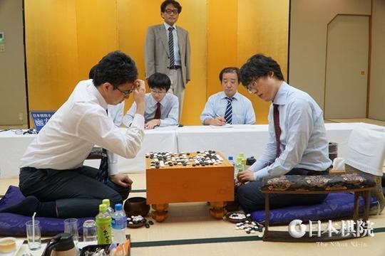 井山裕太、一力辽“十番棋”打响 天元战首局仍是“力不能攀山”