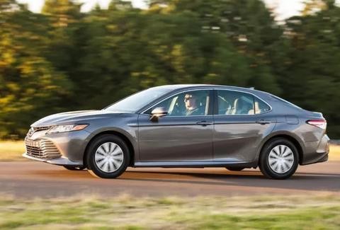 美国车主提车作业，透露第八代凯美瑞这些信息！