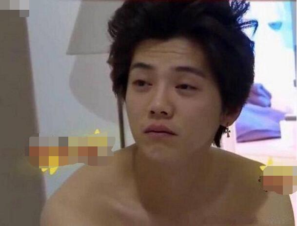 男星卸妆更可怕,网友大呼:我的鹿晗