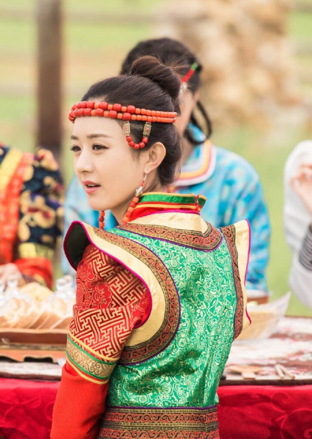 盘点: 女星穿民族服装的造型, 迪丽热巴太抢镜,