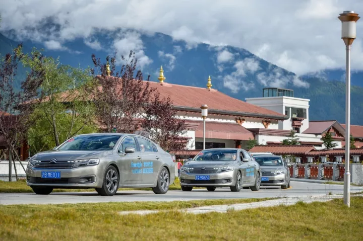 谁说去西藏要越野车还要十天半个月,五天加一辆轿车就够了