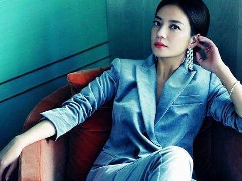 她凭一个角色火20年，与马云做朋友座驾豪过王思聪，车牌意义非凡