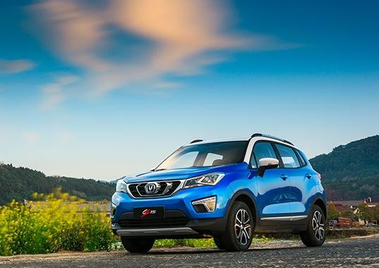 长安CS15天窗版上市 不到7万元的售价很超值