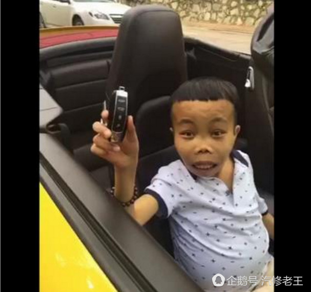 长相最丑的富二代,开保时捷还有美女相伴,家世