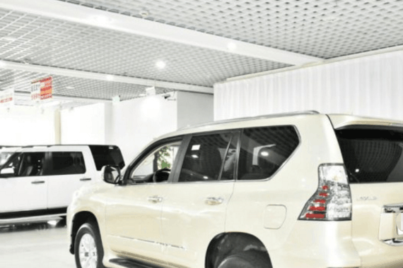 雷克萨斯GX，霸气体格动力很猛，跑高速静音舒适起的飞！