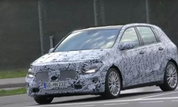 奔驰全新B级谍照曝光 或推出混动版车型