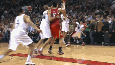 看过了以上姚明精彩的表演,你觉得巅峰期的姚明在今年的市场环境下