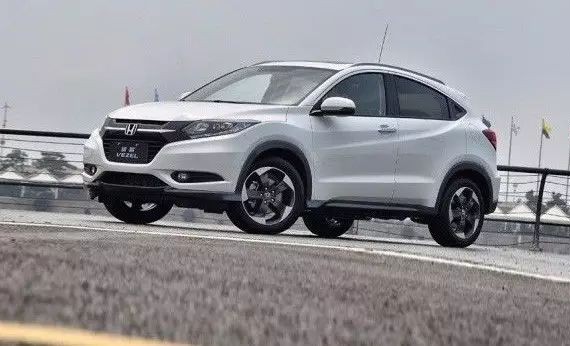 谁说越野一定要选霸道？这几款自带四驱的小型SUV一样6到飞起！