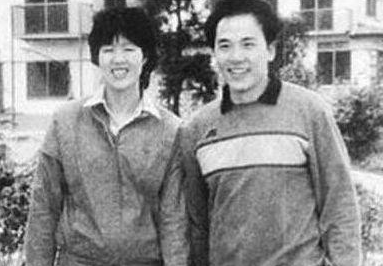 郎平前夫现状曝光:当爹当妈照顾女儿,15年未娶