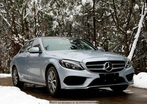 奔驰C级真的能吊打奥迪A4L？来看看B级车都注重什么？