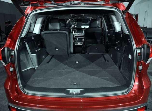 全新汉兰达3.5L车型 搭8AT变速箱 采用“2+2+3”的座椅布局