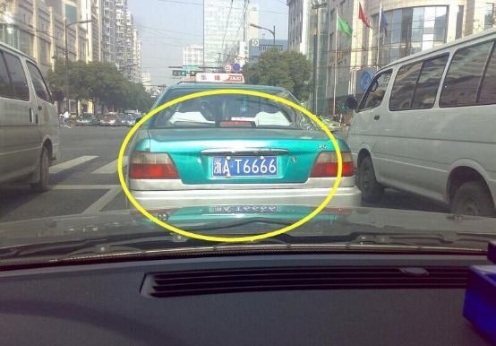 连号的豪车不稀奇,但为啥出租车用的更好!个别价值达百万!
