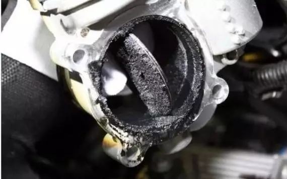 积碳的预防比清理更重要，7个小技巧 让爱车“越开越年轻”